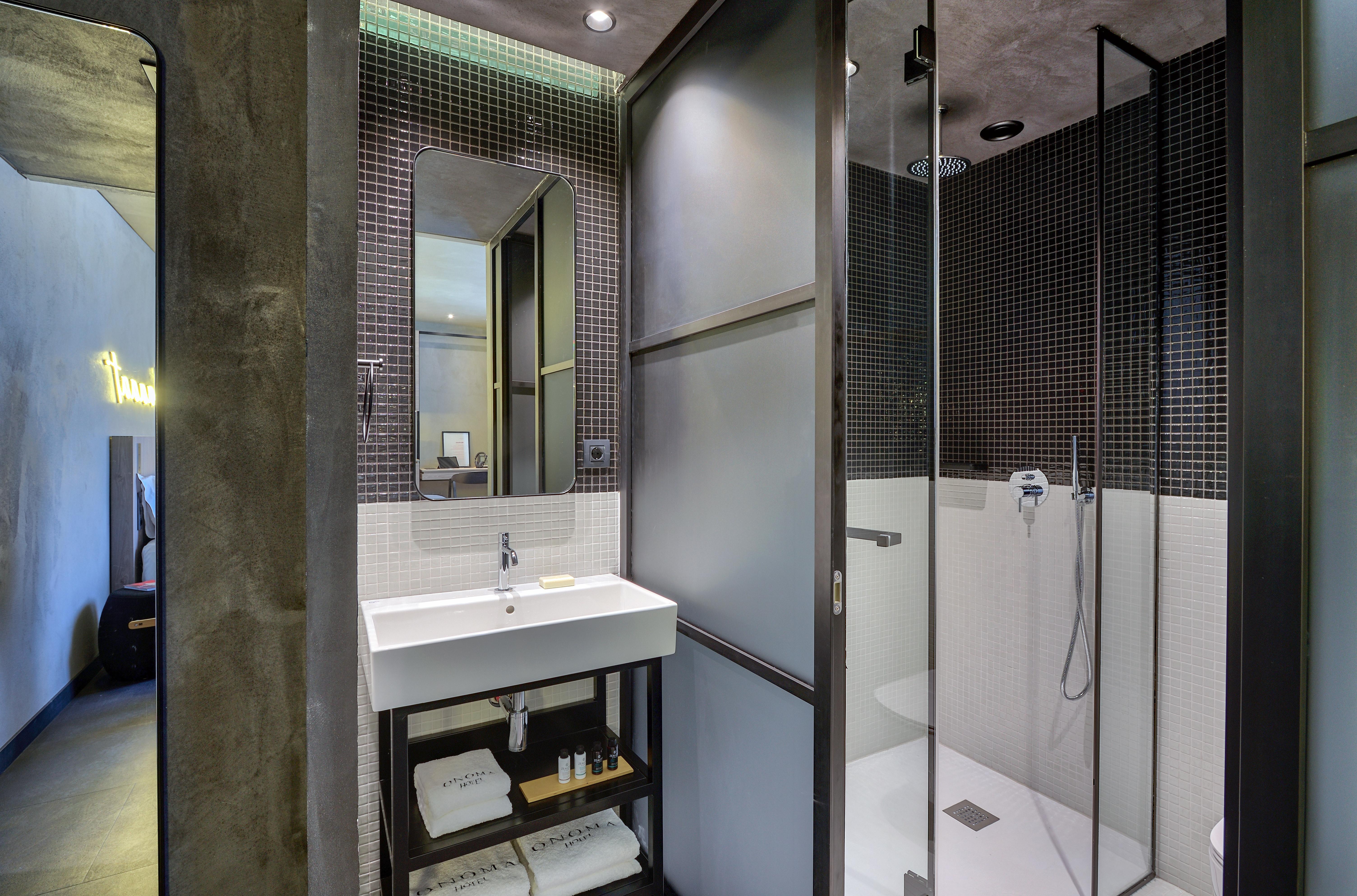 Onoma Hotel 塞萨洛尼基 外观 照片 Bathroom