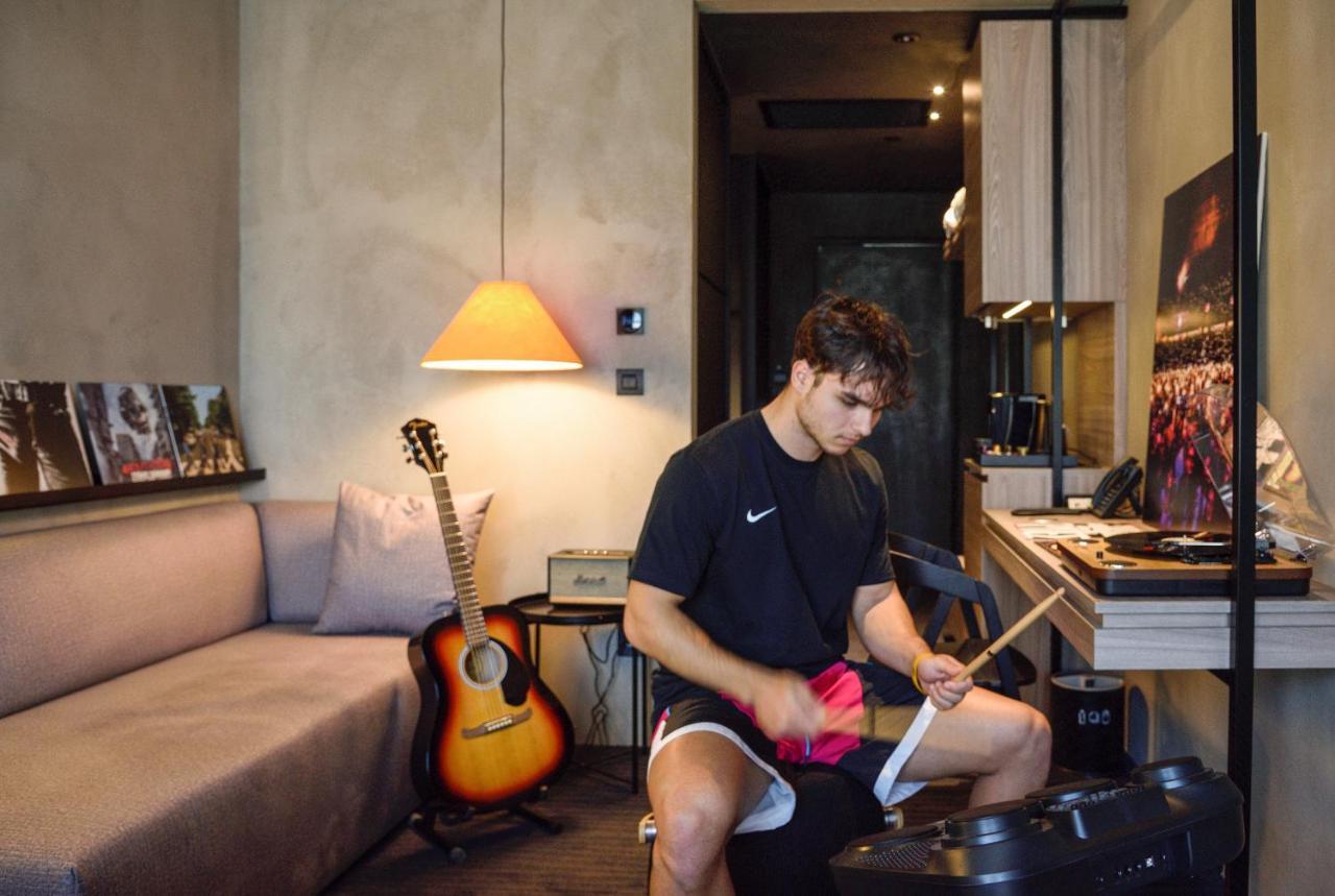 Onoma Hotel 塞萨洛尼基 外观 照片 Rafael Nadal in his hotel room in Tokyo, 2011