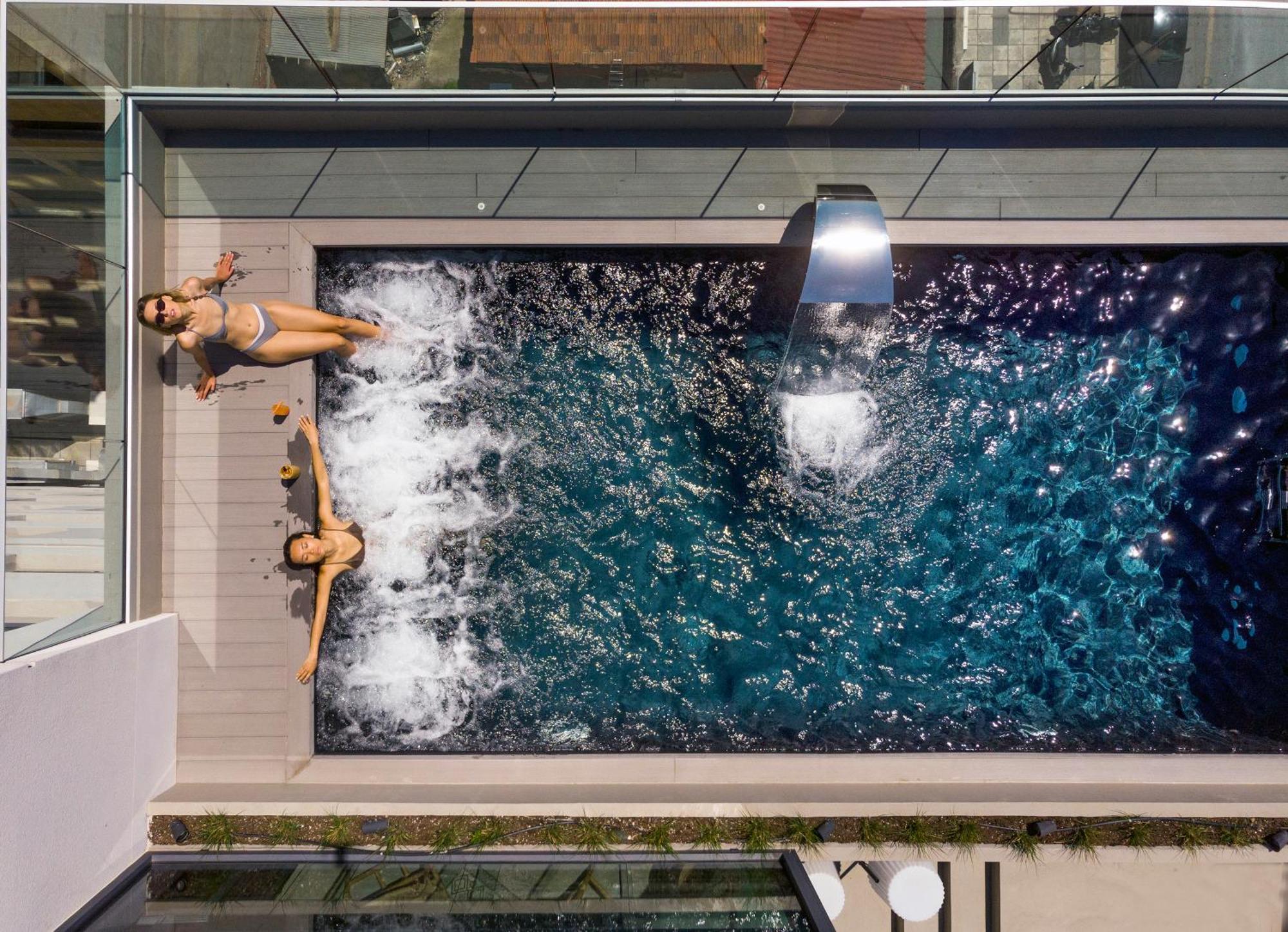 Onoma Hotel 塞萨洛尼基 外观 照片 The pool at the 2012 Olympic Village